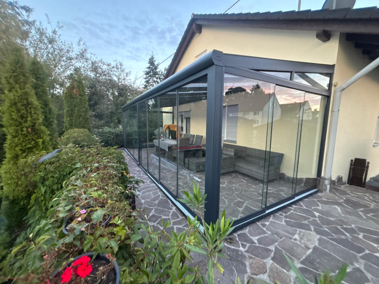 Glasanbau auf Natursteinterrasse